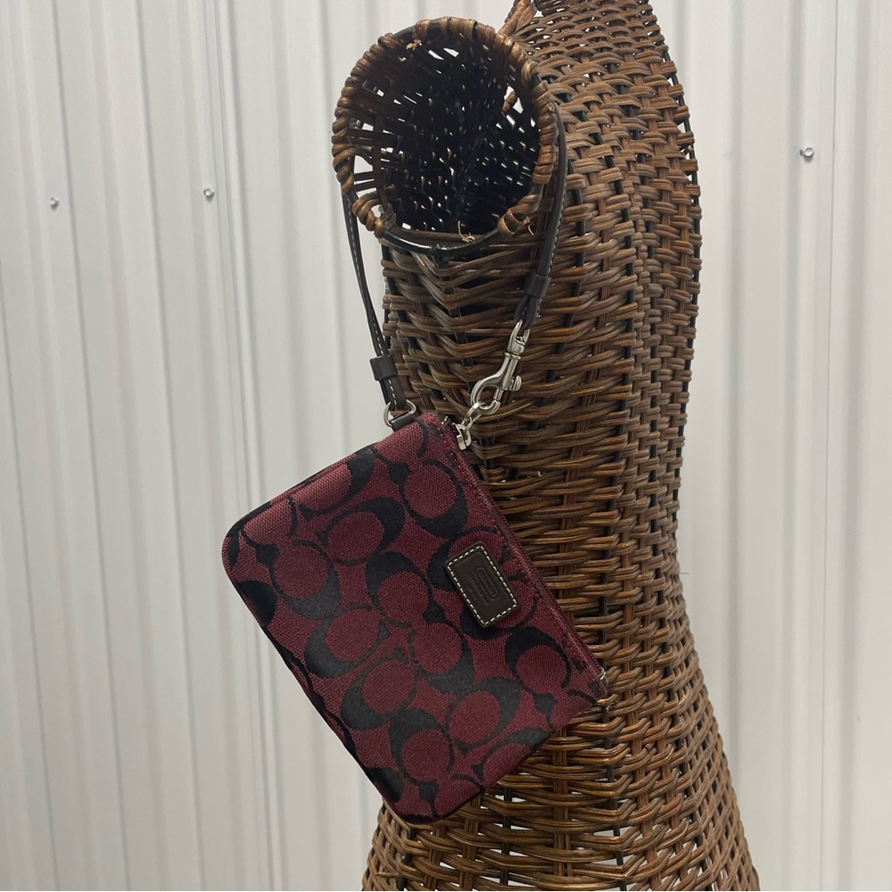 Vintage Y2K small red Coach wristlet wallet EUC - Picture 2 of 10
